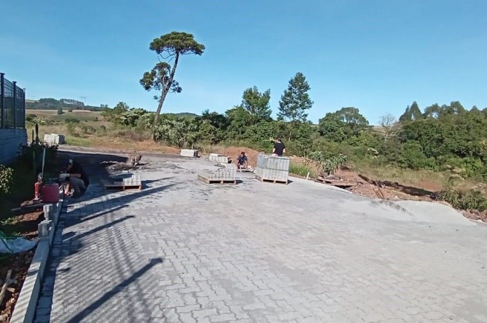 Ruas na Comunidade de Arcoverde recebem pavimentação