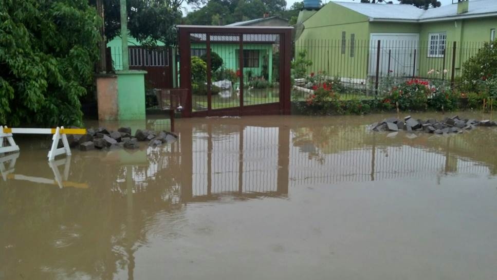 Chuva causa transtornos em Garibaldi, Bento Gonçalves e Carlos Barbosa