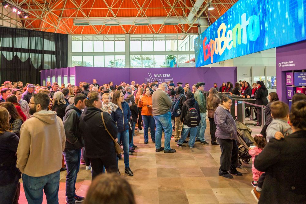 Feriado municipal na ExpoBento tem Tholl e Jogos Coloniais 