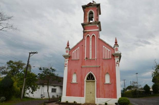 Raio danifica capela no Vale dos Vinhedos