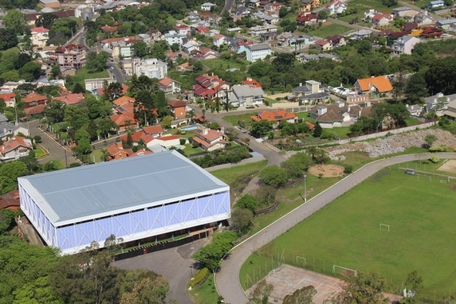 Citadino é cancelado devido a goteiras no novo ginásio municipal de Garibaldi