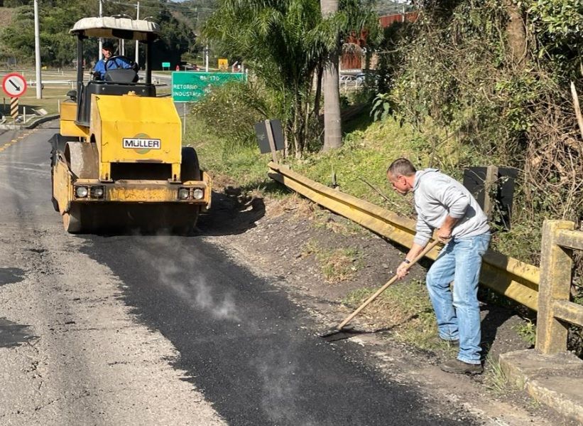 Asfalto do Vale dos Vinhedos está sendo recuperado