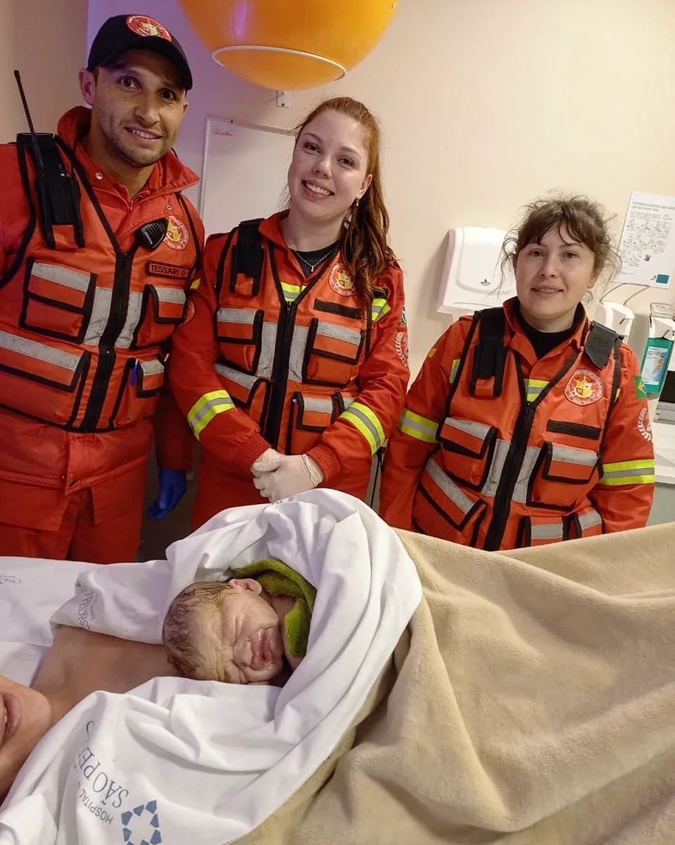 Bombeiros de Garibaldi realizam parto dentro da ambulância 