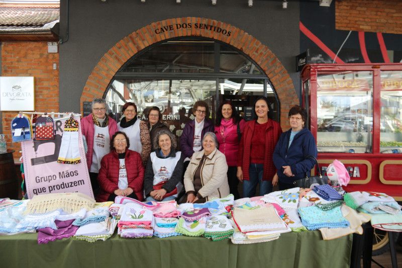 Grupo “Mãos que produzem para doar” participam de Feira de Artesanato