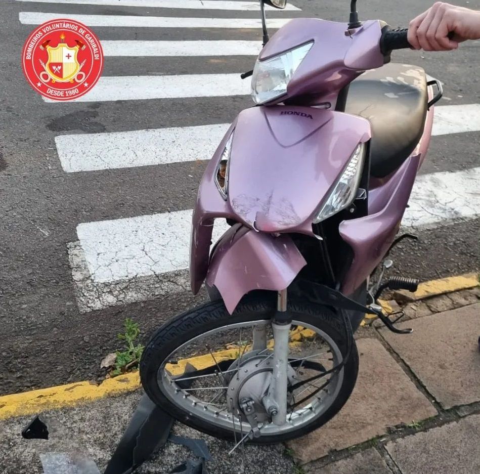 Motociclista fica ferida após acidente na Avenida Perimetral