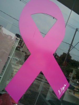 Ligadas por um laço rosa contra o câncer de mama