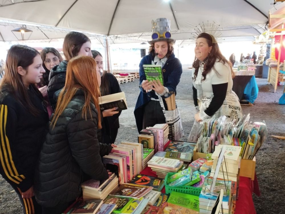 Confira a programação da Feira do Livro desta quinta-feira