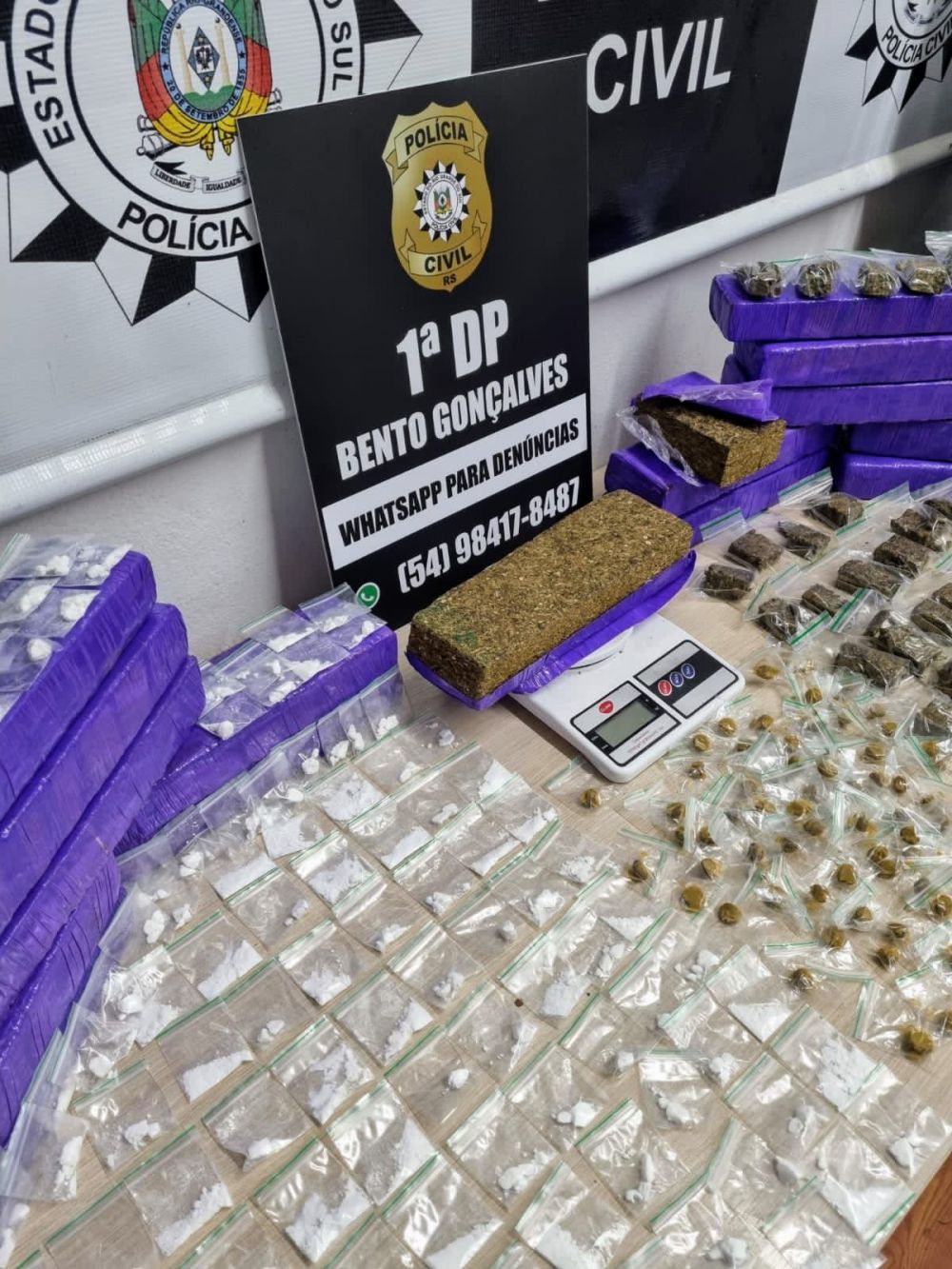 Polícia Civil apreende 161 tijolos de maconha em Bento