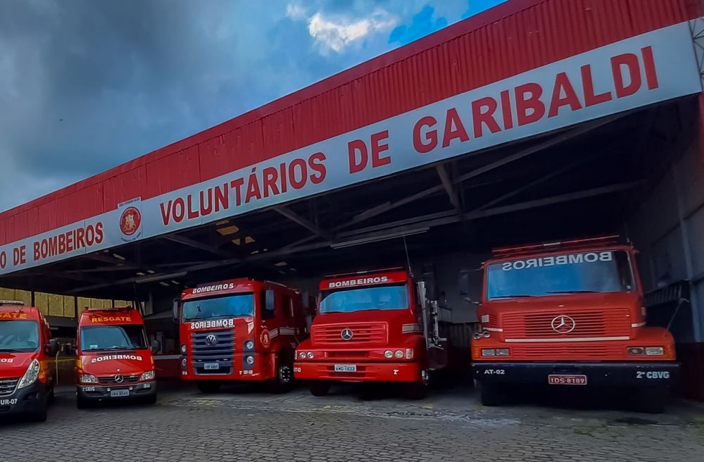  Bombeiros Voluntários realizam pedágio em Garibaldi