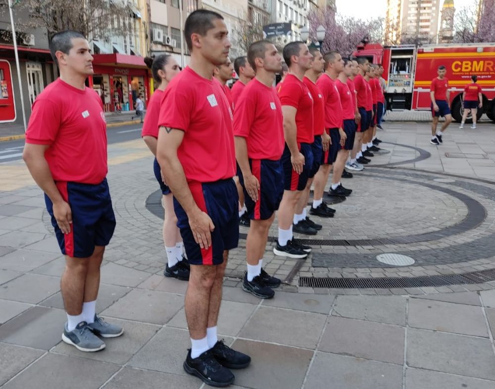 Corpo de Bombeiros Militar recebe 26 alunos