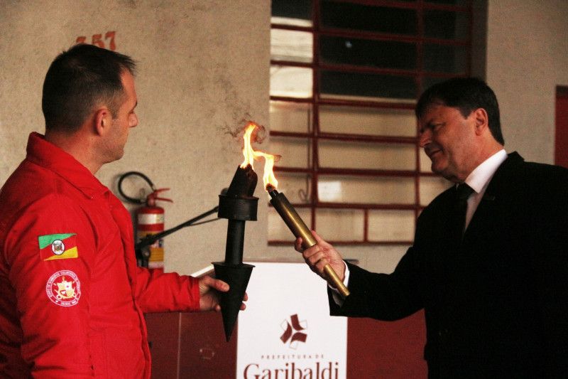 Garibaldi recebe Centelha do Fogo Simbólico da Pátria