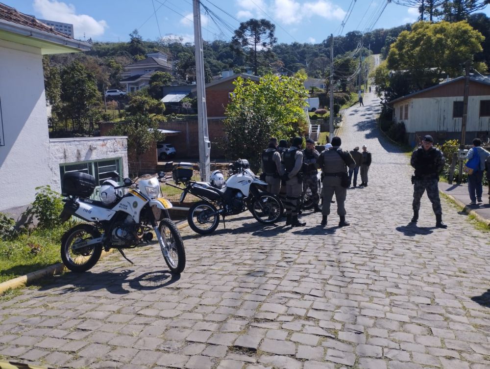 Bandidos trocam tiros próximo de escola em Garibaldi