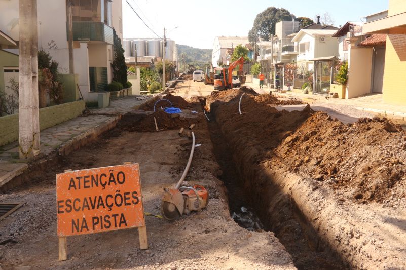 Rua Vicente Faraon recebe mais uma etapa da obra de pavimentação