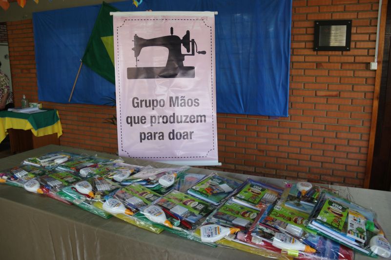 Voluntárias do Centro do Idoso de Garibaldi entregam os primeiros kits 