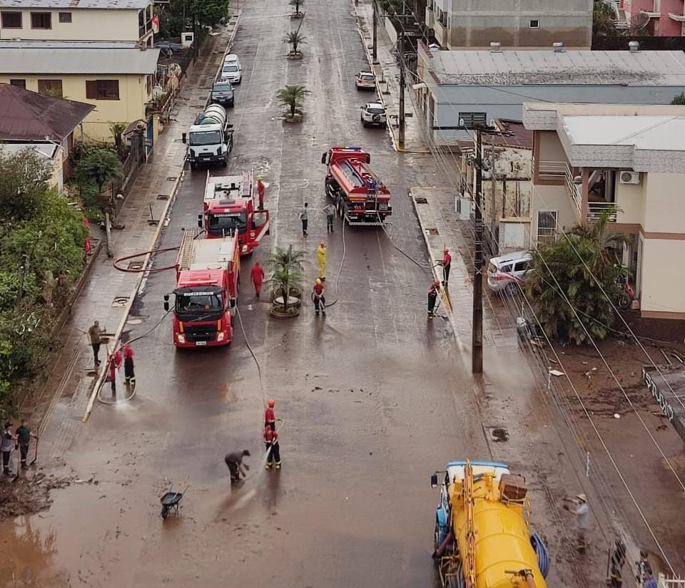 Bombeiros de Carlos Barbosa retomam ajuda em Muçum