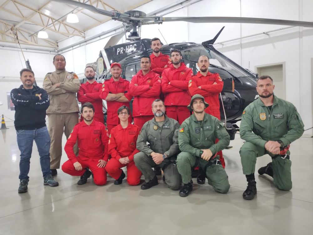 Bombeiros participam de curso de formação em resgate com aeronaves