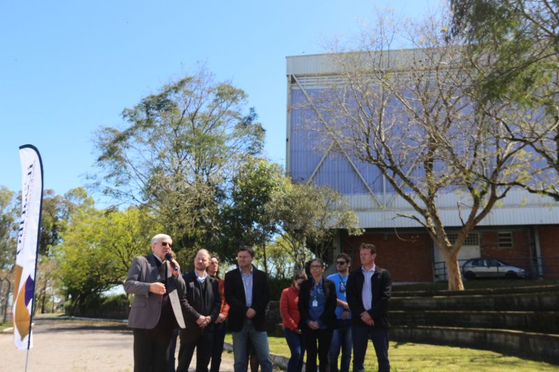 Sistema de energia fotovoltaica é inaugurado no Ginásio 