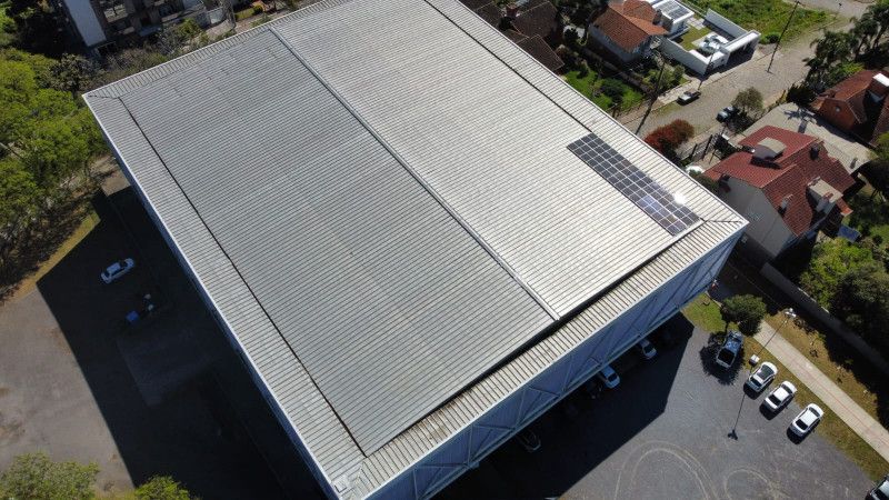 Sistema de energia fotovoltaica é inaugurado no Ginásio 