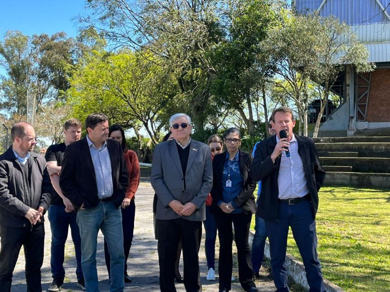 Sistema de energia fotovoltaica é inaugurado no Ginásio 