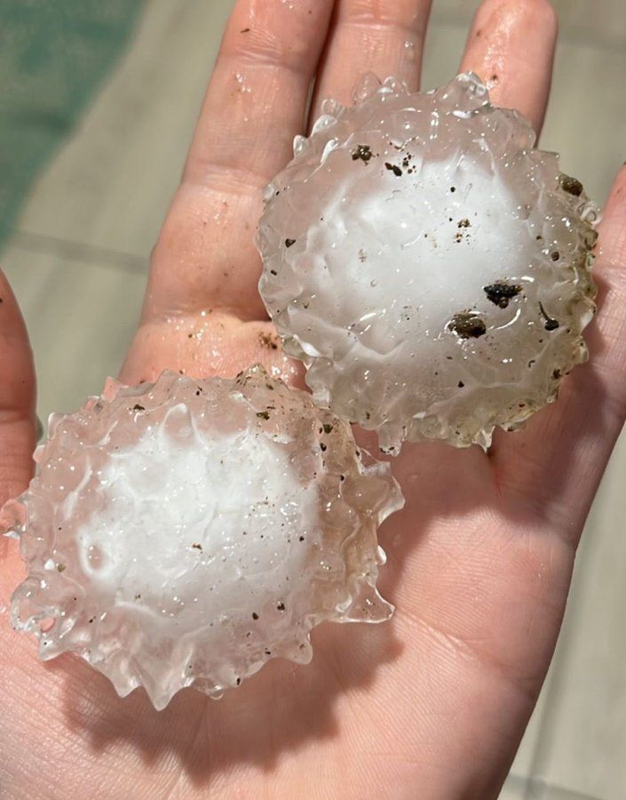 Temporal provocou fortes chuvas e granizo gigante na noite de terça