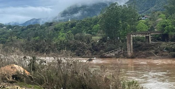 Prefeitos buscam recursos para reconstrução da Ponte de Santa Bárbara