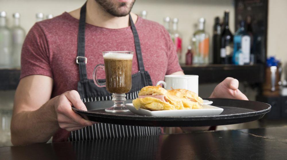 Escola de Gastronomia da UCS promove curso de formação de garçom 