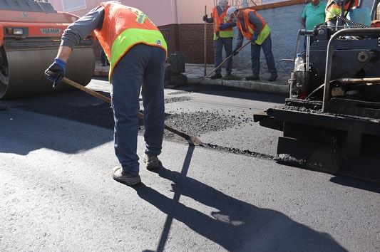 Rua Vicente Faraon recebe pavimentação asfáltica 