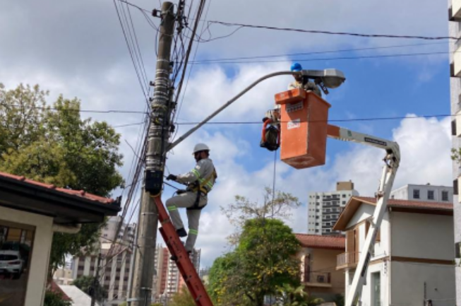 Bairro Humaitá, em Bento, recebe substituição de lâmpadas por led