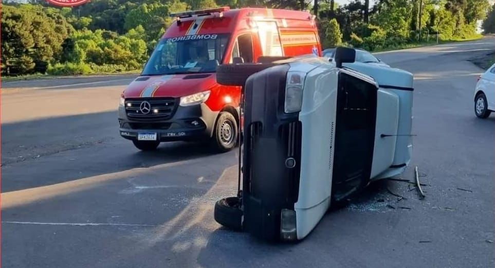 Colisão entre caminhão e carro deixa uma mulher ferida em Garibaldi