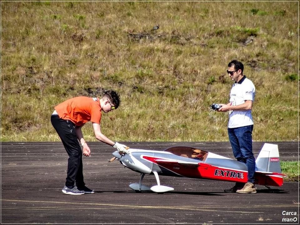 Apaixonados pelo Aeromodelismo se apresentam em Garibaldi 