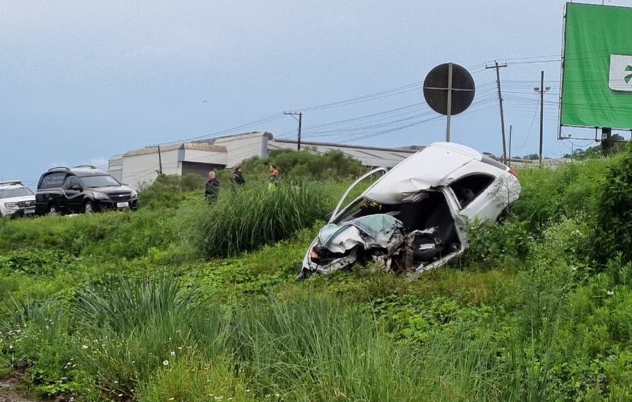 Homem morre após colisão entre carro e carreta em Garibaldi