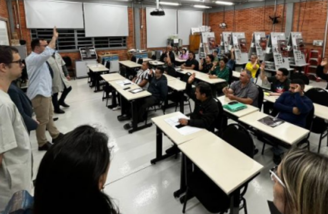 Cursos de Eletricidade Predial e Auxiliar de Produção seguem com aulas 