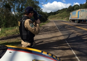 Fiscalização reforçada nas estradas e alguns pedágios mais caros para o Feriadão de Finados