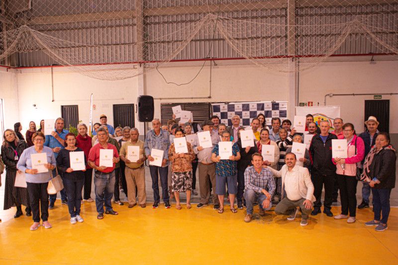 Prefeitura de Garibaldi entrega 32 títulos aos moradores do São José