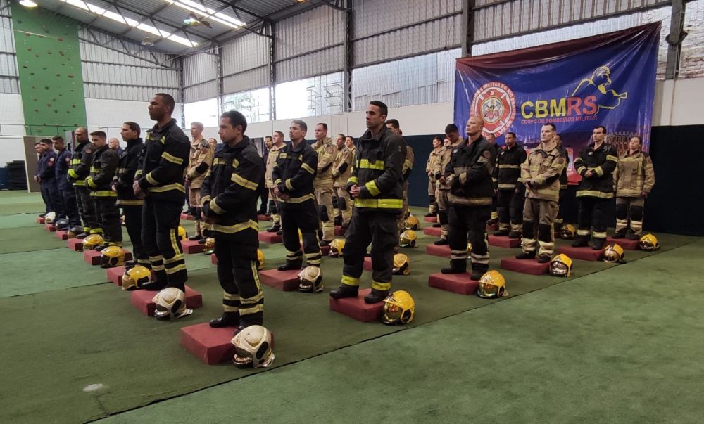 Curso de operação de incêndio forma mais 40 integrantes 