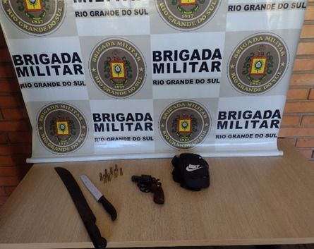 Homem é preso por porte ilegal de arma pela BM em Garibaldi