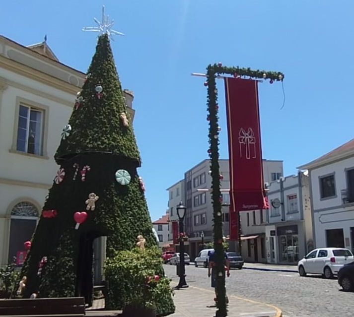 Decoração Natalina toma as ruas centrais de Garibaldi