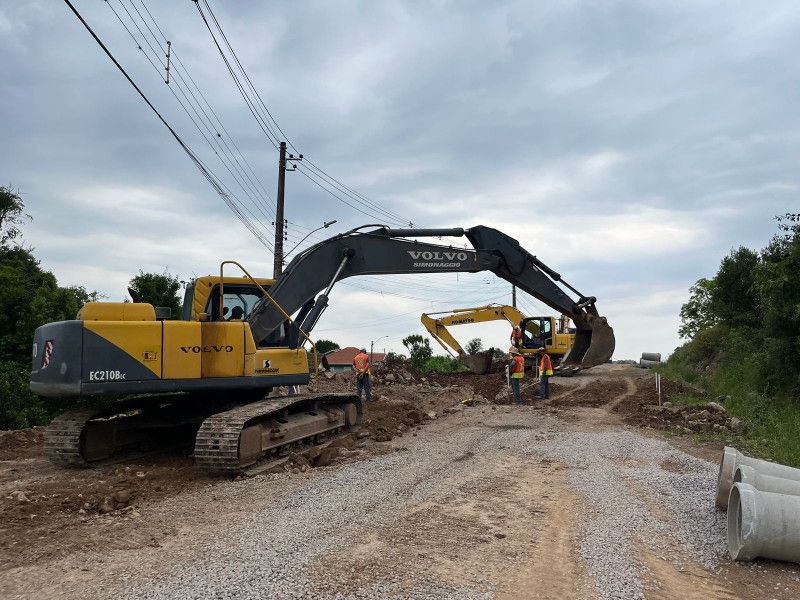 Rua Aurélio Bitencourt recebe obras de pavimentação asfáltica