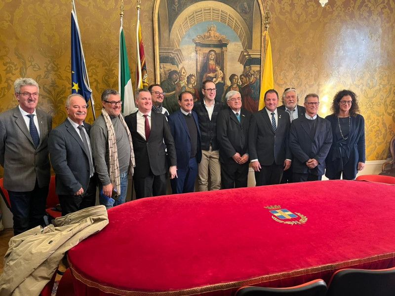 Comitiva de Garibaldi é recebida pelo prefeito de Conegliano