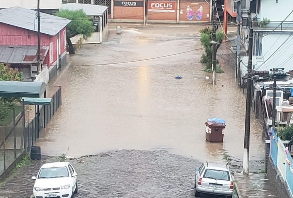  Temporal causa estragos e alagamentos em Garibaldi 