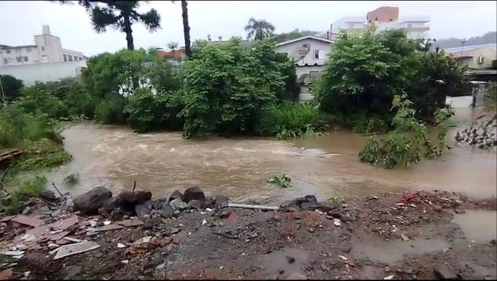 Redução da vazão da barragem busca evitar transbordo do Marrecão 