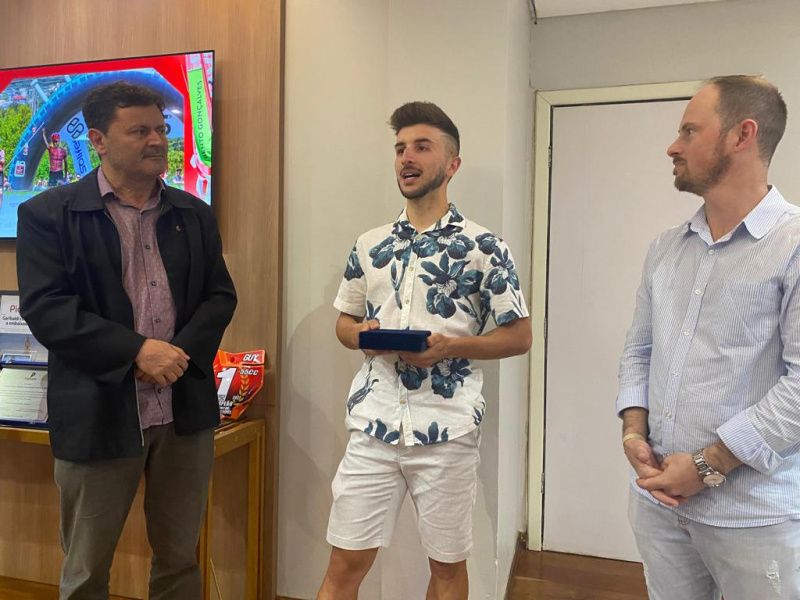 Cristian Lazzari é homenageado pela Prefeitura de Garibaldi