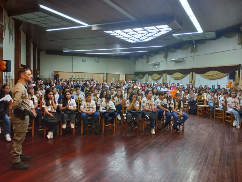 BM forma mais 96 estudantes no Proerd em Garibaldi