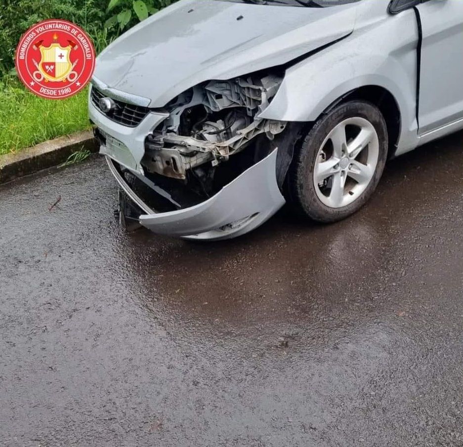 Motociclista fica ferido após colisão em Garibaldi