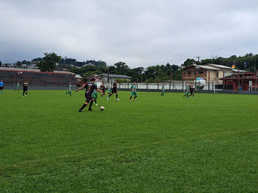 Sexta Livre e Juventude vencem as partidas de ida 