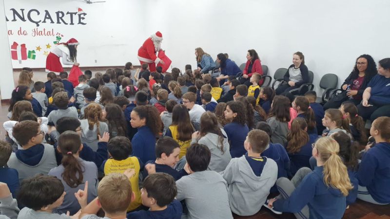  Papai e Mamãe Noel realizam visita nas escolas de Garibaldi