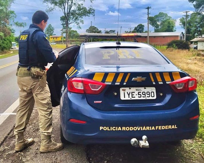 PRF prende caminhoneiro foragido em Garibaldi