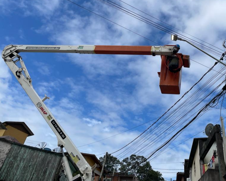 Lâmpadas de led são instaladas nos bairros Enologia e Juventude