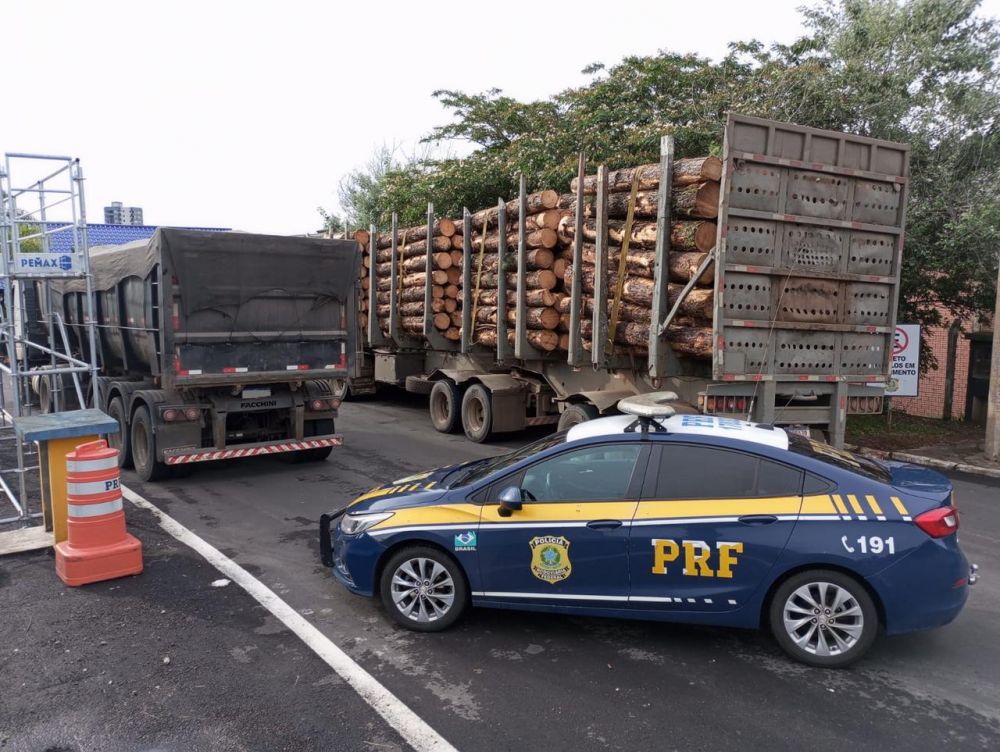 PRF flagra caminhões  com grande excesso de peso em Bento Gonçalves