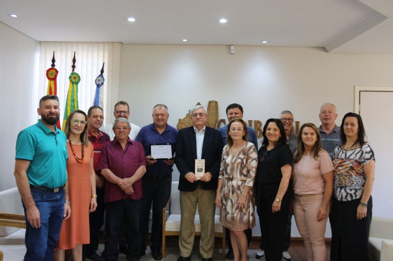 Garibaldi homenageia os 80 anos do FAC